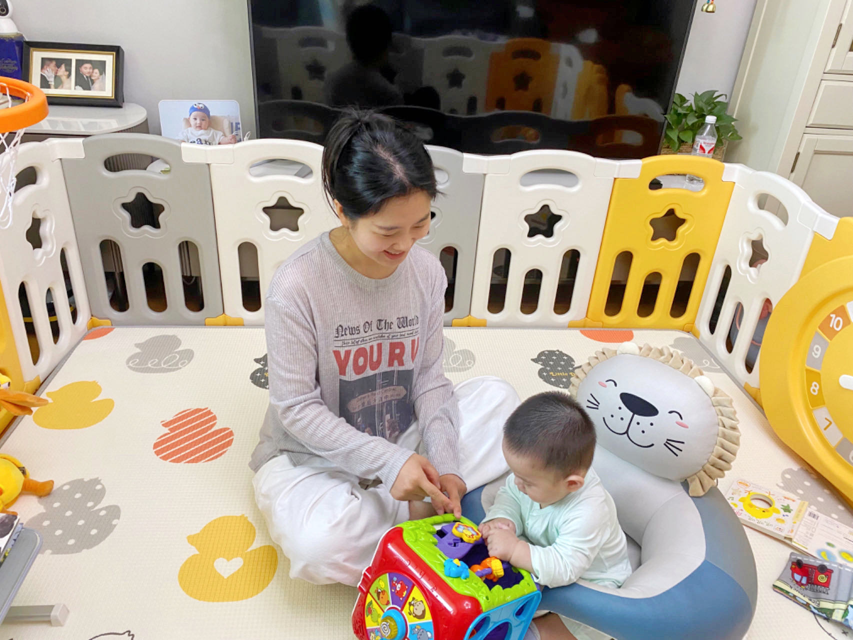 Cece Shang plays with her son at home, Beijing, capital of China, May 11, 2024. /Provided by Cece Shang