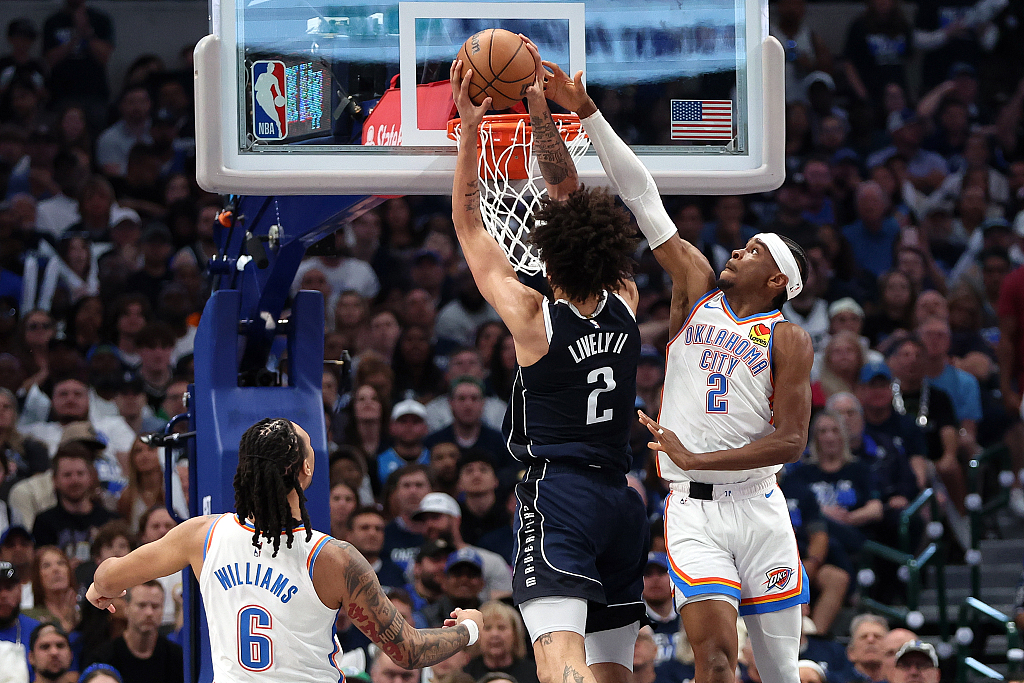 Dereck Lively II (C) of the Dallas Mavericks dunks in Game 3 of the NBA Western Conference semifinals against the Oklahoma City Thunder at the American Airlines Center in Dallas, Texas, May 11, 2024. /CFP