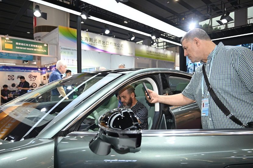 New energy vehicles in the exhibition hall of the Canton Fair attract overseas buyers, April 19, 2024. /CFP