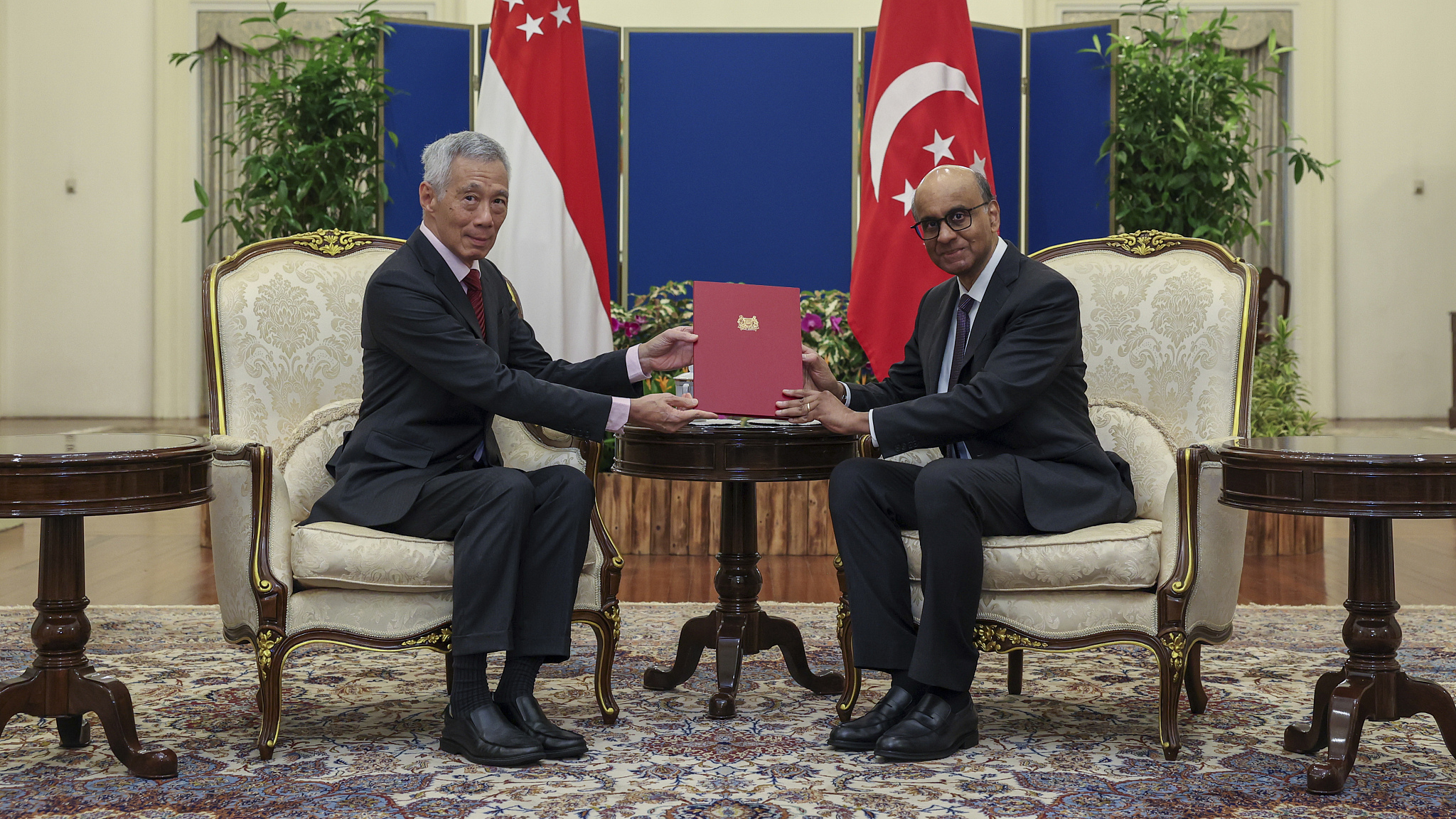 In this photo released by Singapore's Ministry of Communications and Information, Singapore President Tharman Shanmugaratnam (R) receives a letter of intent to resign from Singapore's Prime Minister Lee Hsien Loong at the Istana in Singapore, Monday, May 13, 2024. /CFP