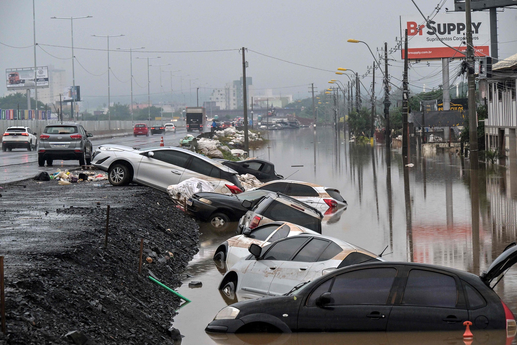 Stranded cars along the BR-116 road in Sao Leopoldo, Rio Grande do Sul, Brazil, on May 12, 2024. /CFP