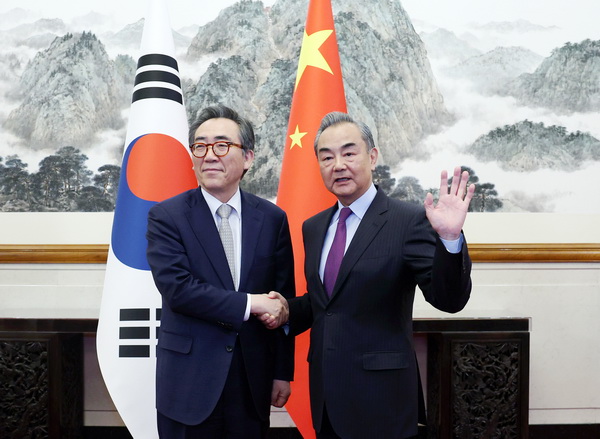 Chinese Foreign Minister Wang Yi (R) shakes hands with Cho Tae-yul, foreign minister of the Republic of Korea, Beijing, May 13, 2023. /Chinese Foreign Ministry