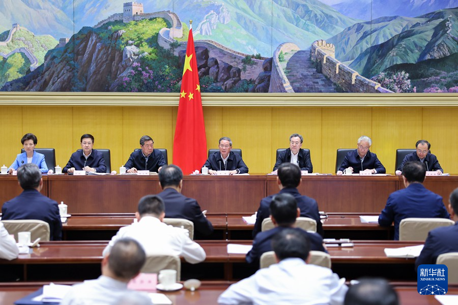 Chinese Premier Li Qiang (C) addresses a video conference in Beijing, China, May 13, 2024. /Xinhua