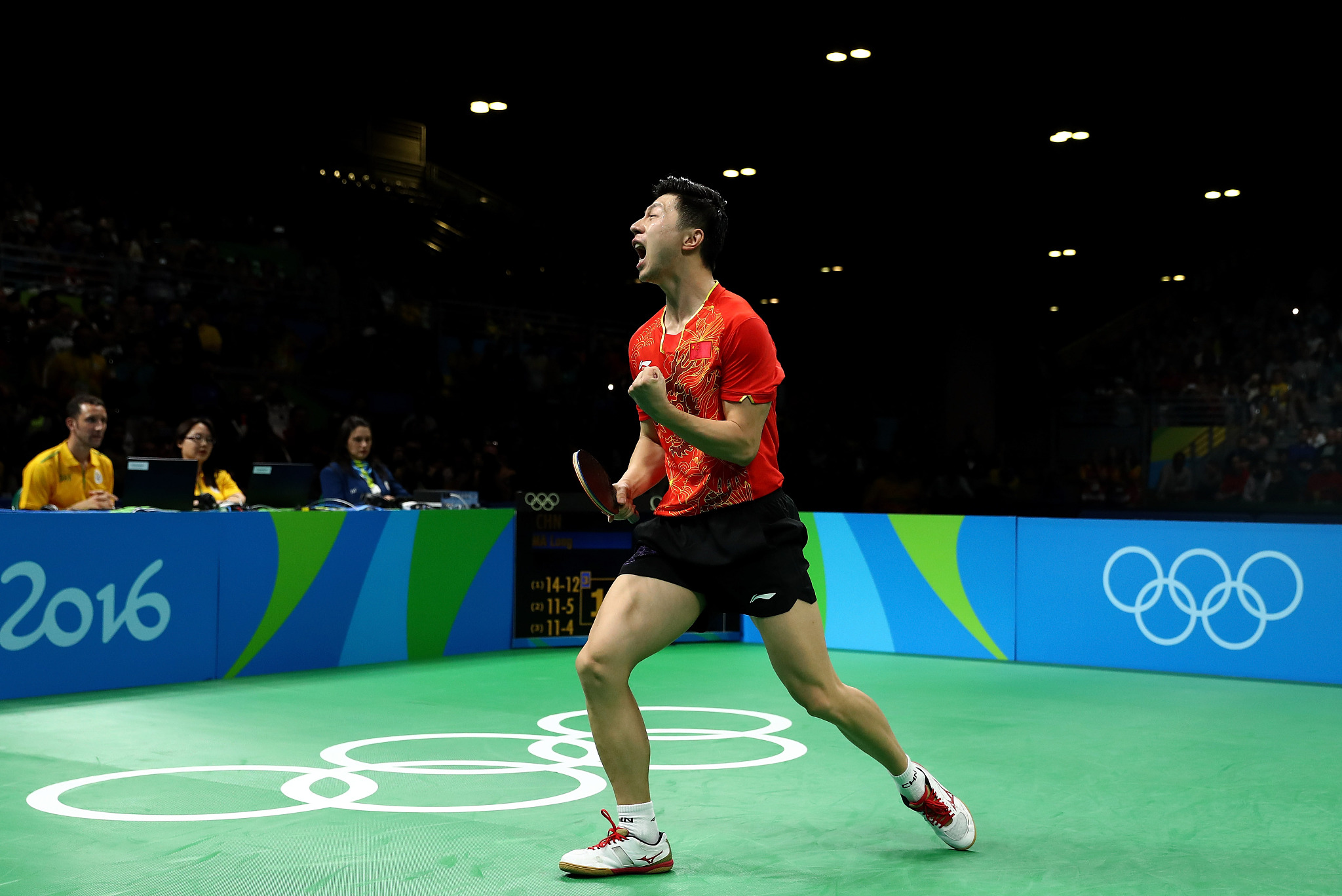 Ma Long celebrates after winning the table tennis men's singles title after defeating compatriot Zhang Jike (not pictured) during the Rio 2016 Olympic Games in Rio de Janeiro, Brazil, August 11, 2016. /CFP