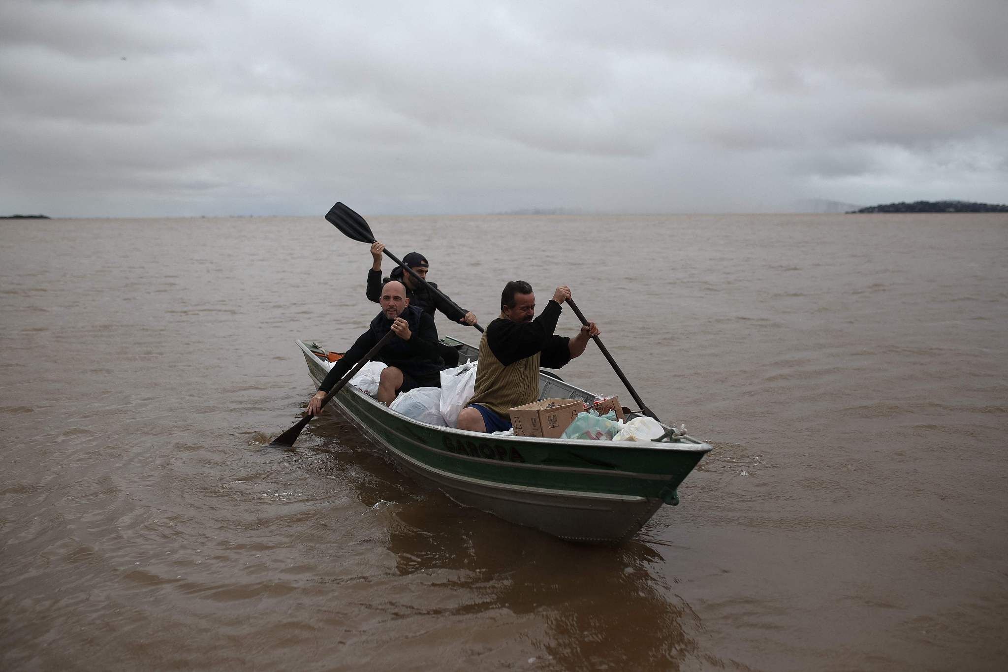 Volunteers transport donations to be taken to Guaiba for flood victims in Porto Alegre, Rio Grande do Sul state, Brazil, on May 13, 2024. /CFP