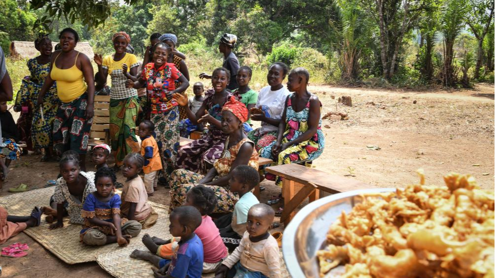 Villagers wait to be served with freshly fried mushrooms in Gba village of Bangui, the Central African Republic, February 5, 2024. /Xinhua