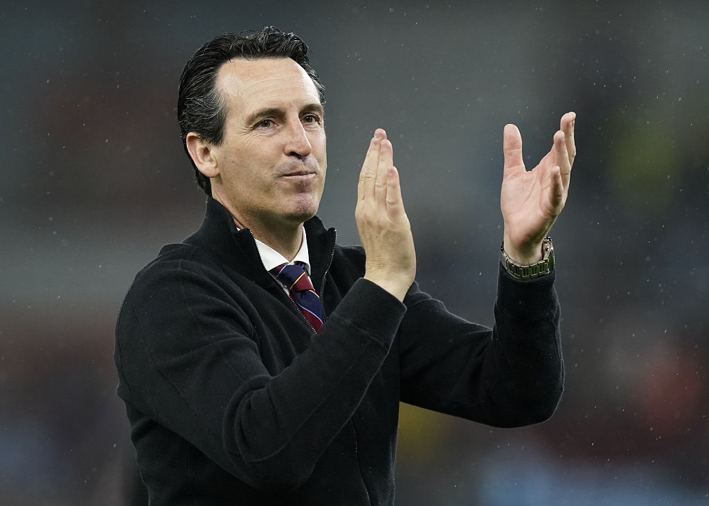 Aston Villa manager Unai Emery claps during the Premier League game against Liverpool at Villa Park in Birmingham, England, May 13, 2024. /CFP