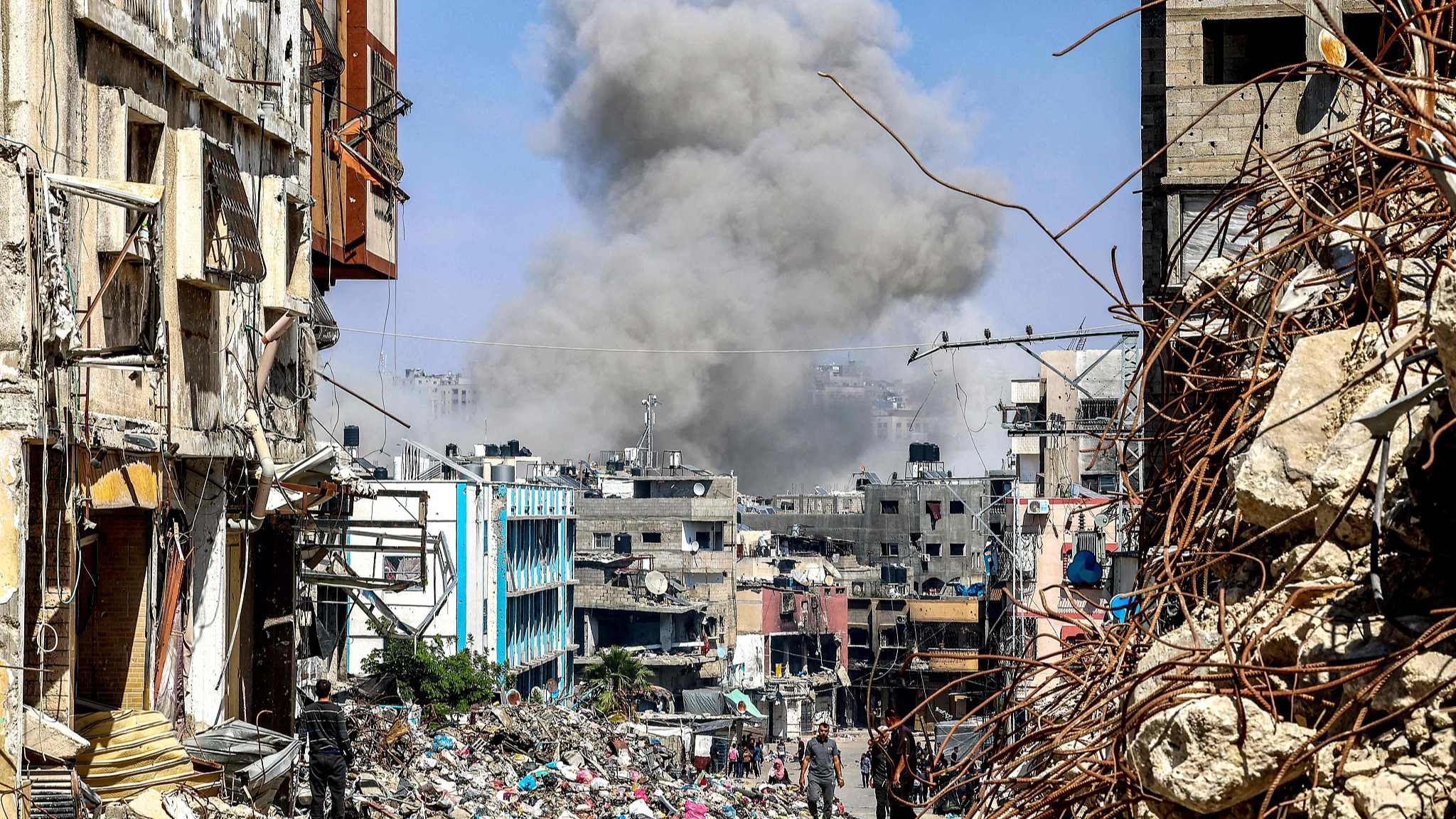 A smoke plume rises during Israeli bombardment in Jabalia in the northern Gaza Strip on May 14, 2024. /CFP