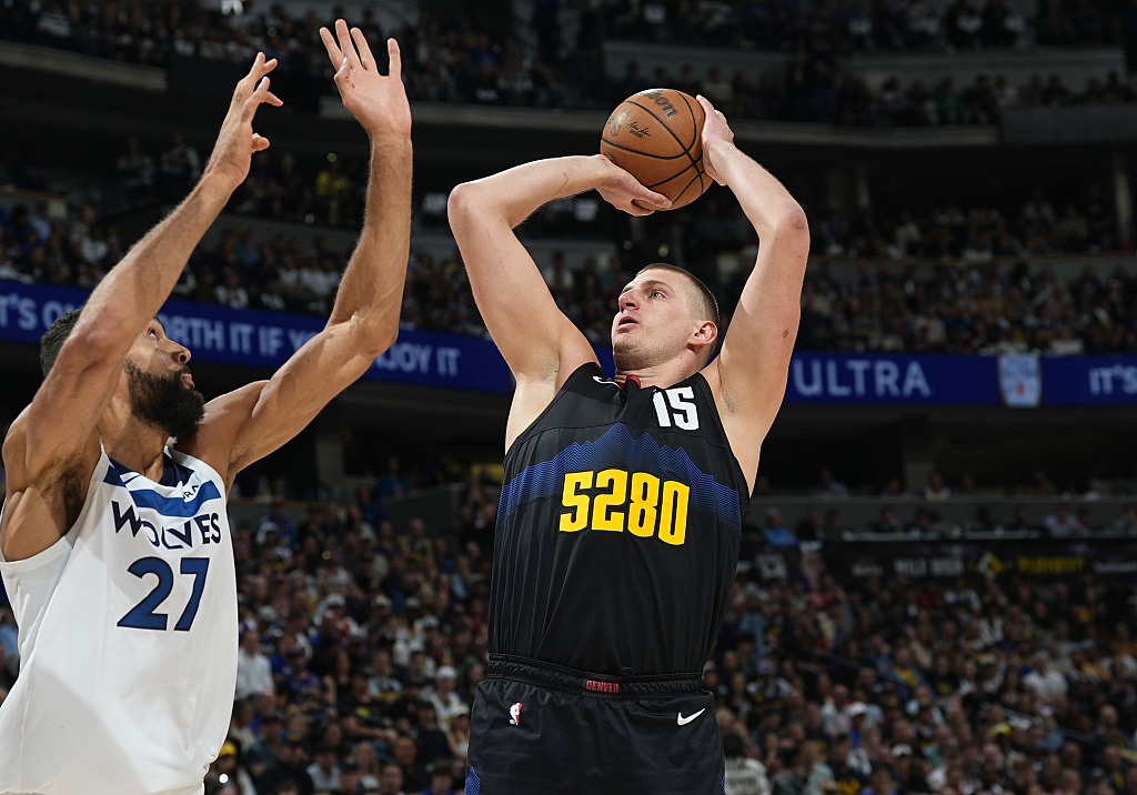 Nikola Jokic (#15) of the Denver Nuggets shoots in Game 5 of the NBA Western Conference semifinals against the Minnesota Timberwolves at Ball Arena in Denver, Colorado, May 14, 2024. /CFP