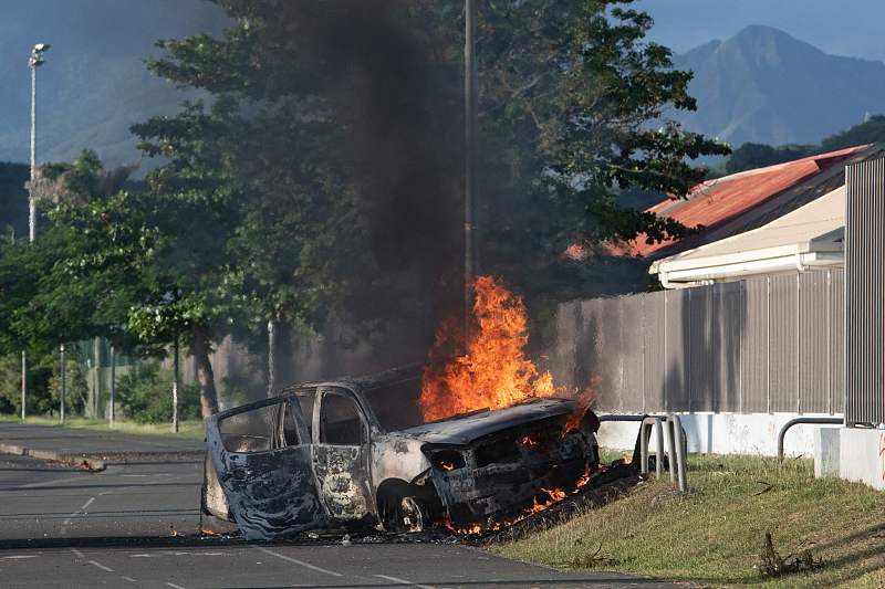 A car is burning on the Normandie provincial road, outside Noumea, May 16, 2024. /CFP