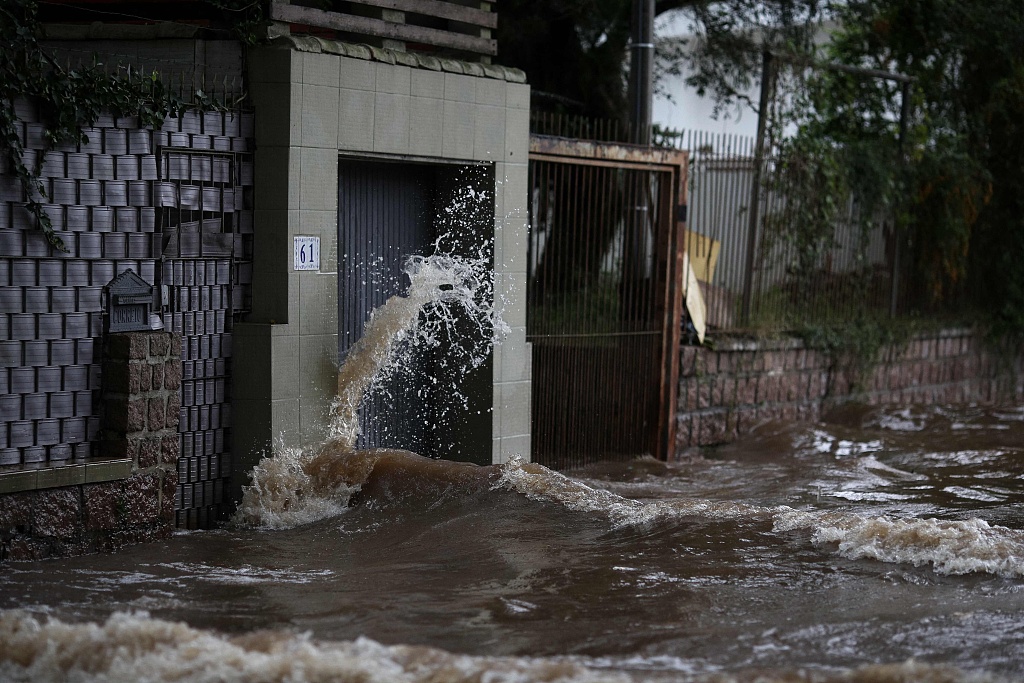 Flood waters inundate the streets of the Ipanema neighborhood in Porto Alegre, Rio Grande do Sul state, Brazil, May 13, 2024. /CFP