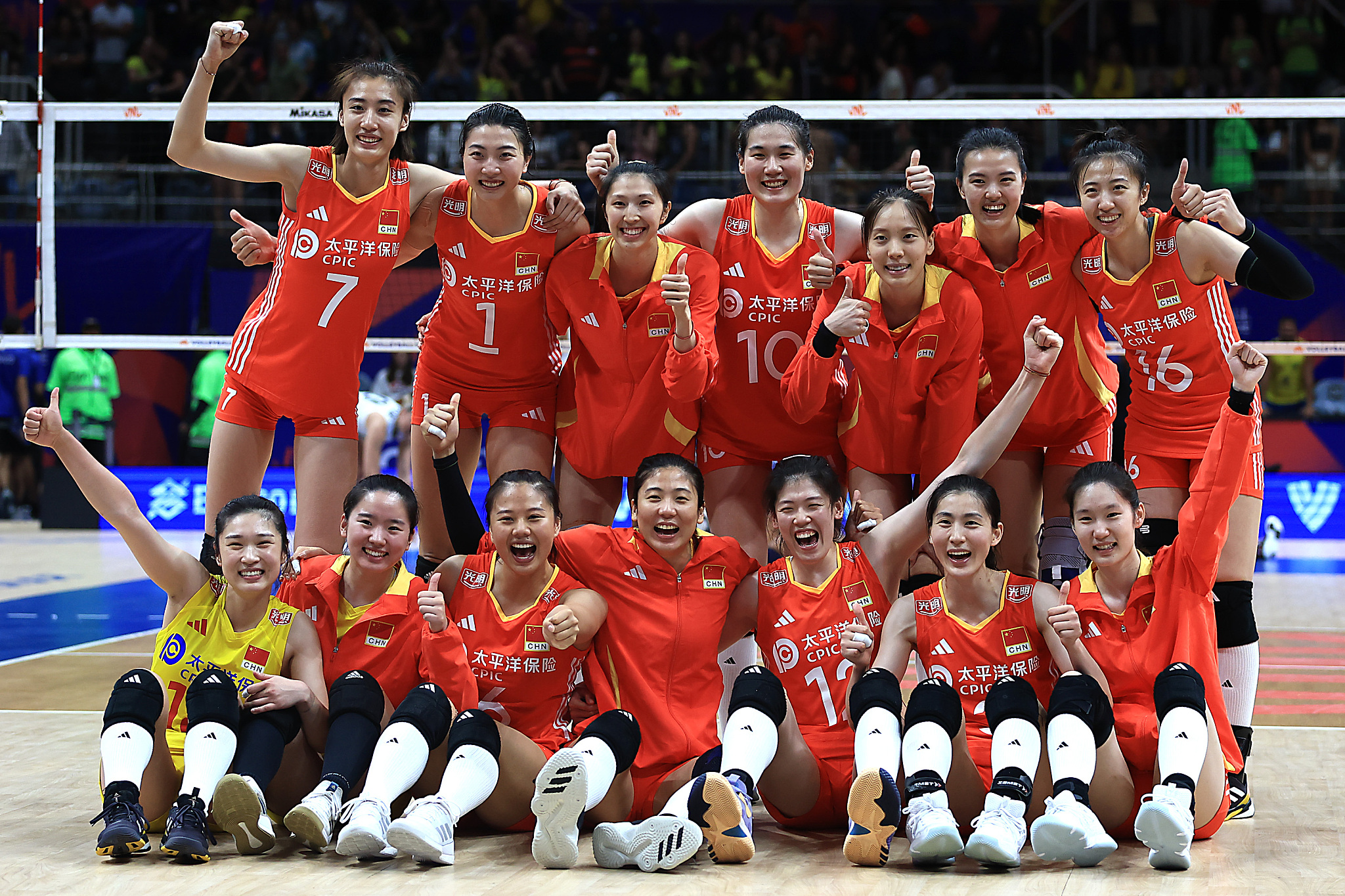 China players celebrate after their Volleyball Nations League win over USA at Maracanazinho gymnasium in Rio de Janeiro, Brazil, May 16, 2024. /CFP