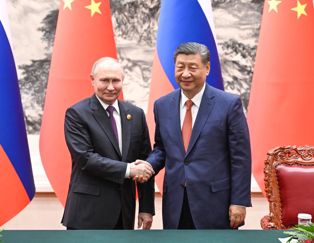 Chinese President Xi Jinping (R) shakes hands with Russian President Vladimir Putin in Beijing, China, May 16, 2024. /Xinhua