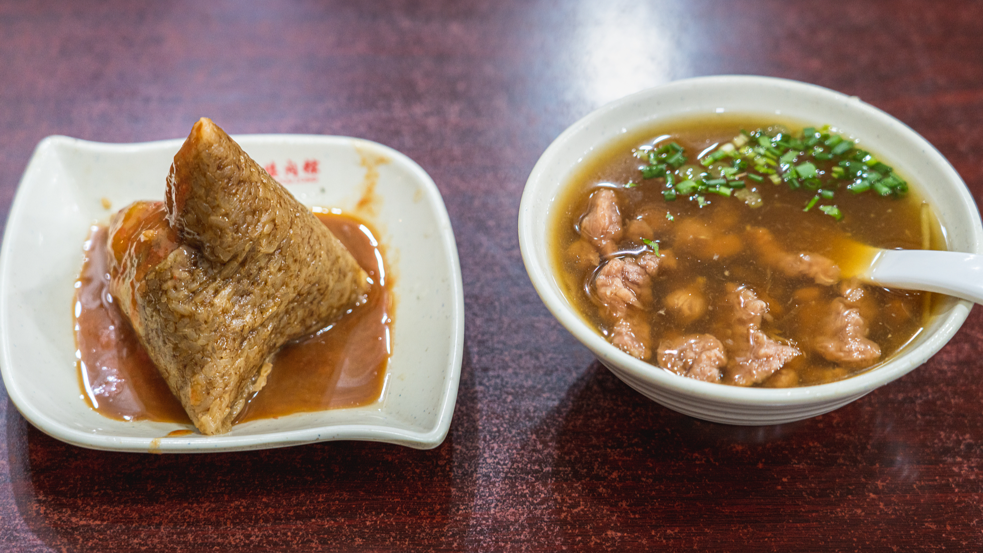 Roast Pork Zongzi and beef soup at a chain restaurant in Quanzhou City. /CFP
