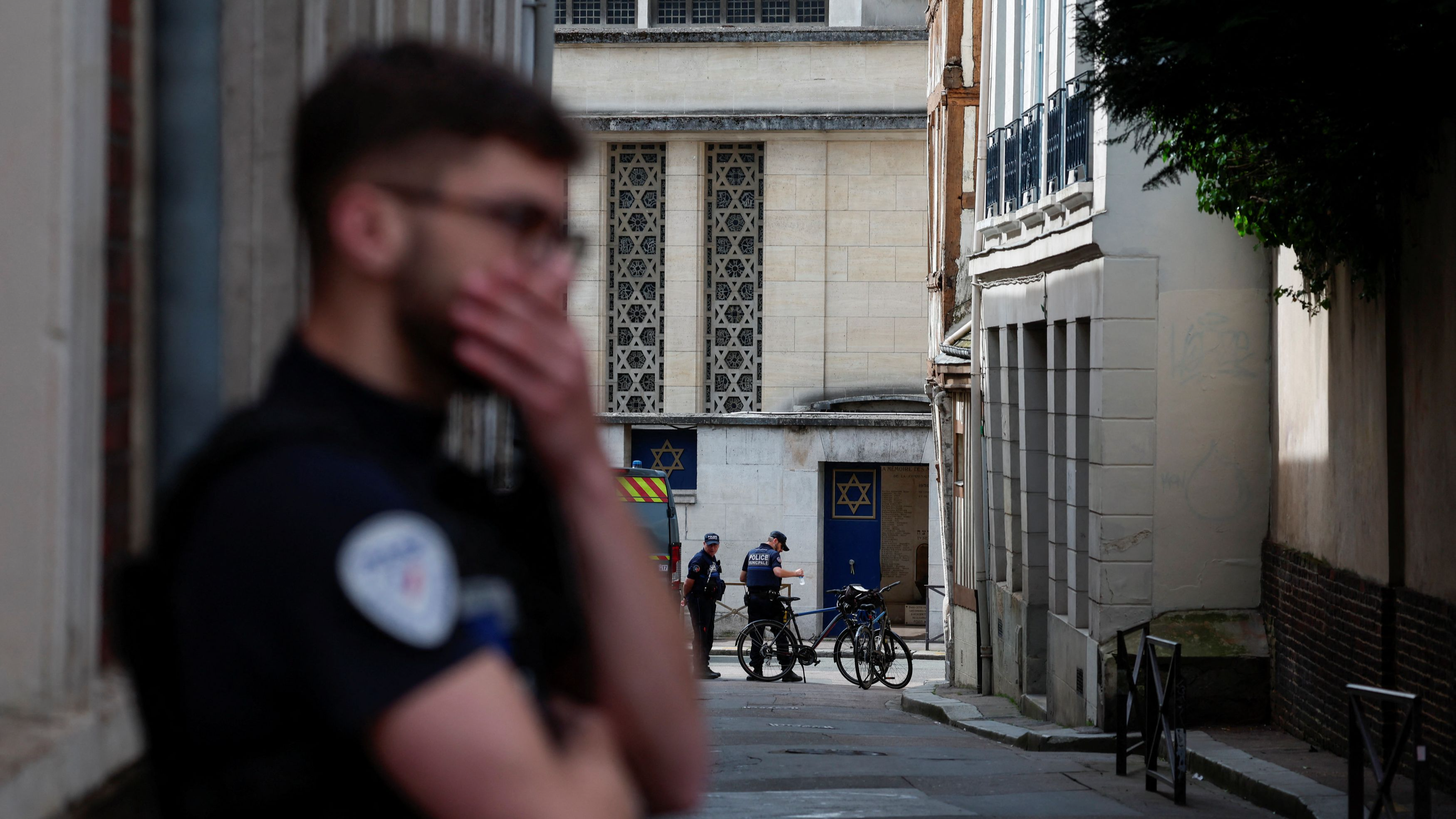French police stand guard after officers shot dead an armed man earlier who set fire to the city's synagogue in Rouen, France, May 17, 2024. /Reuters