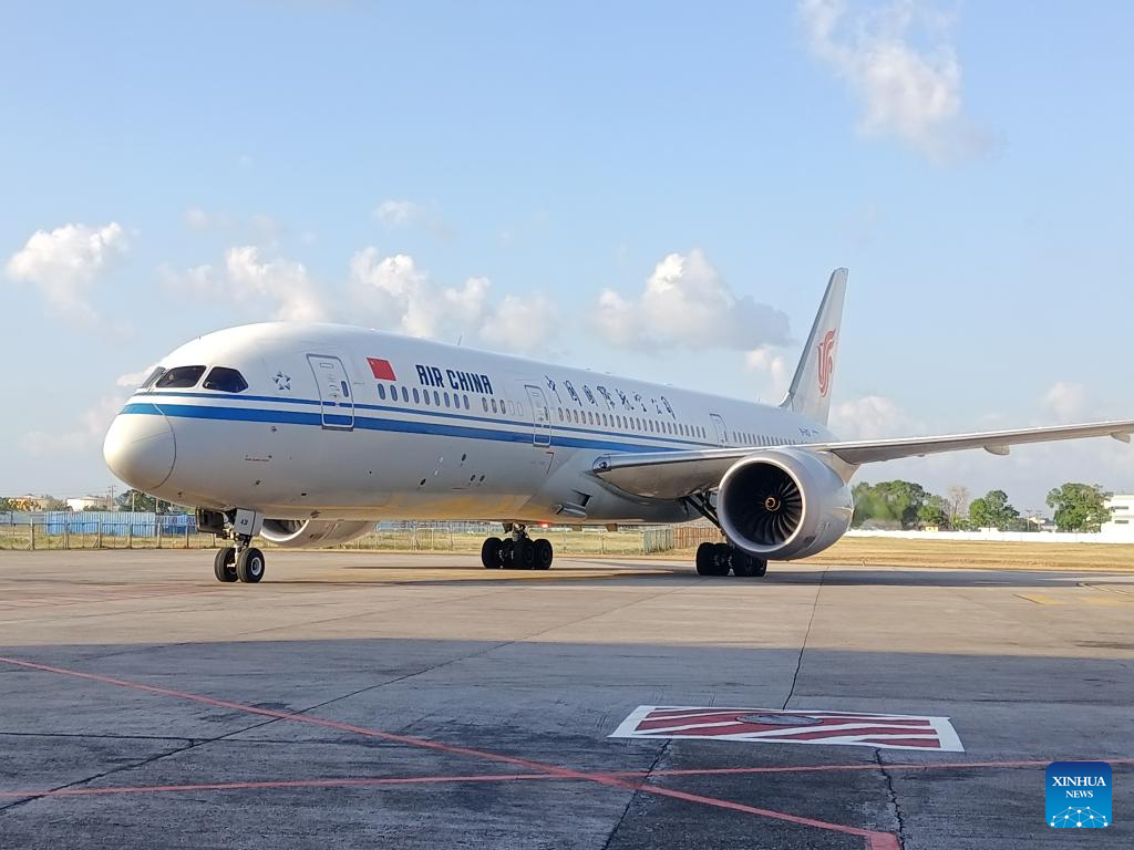 The first flight to resume air links between Cuba and China at the Jose Marti International Airport in Havana, Cuba, May 17, 2024. /Xinhua