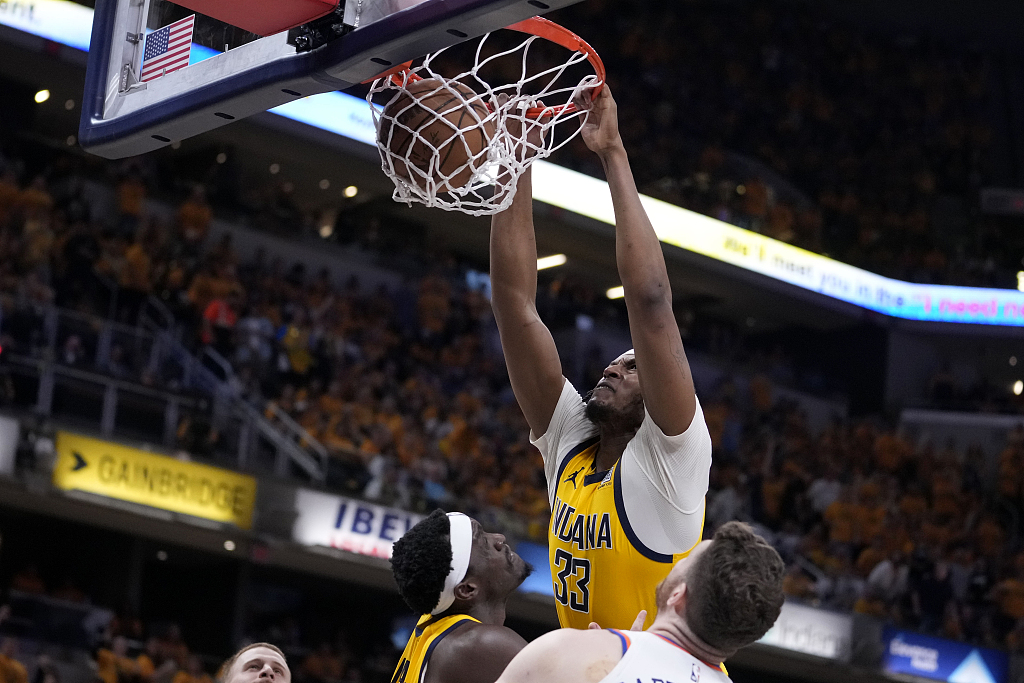 Myles Turner (#33) of the Indiana Pacers dunks in Game 6 of the NBA Eastern Conference semifinals against the New York Knicks at Gainbridge Fieldhouse in Indianapolis, Indiana, May 17, 2024. /CFP