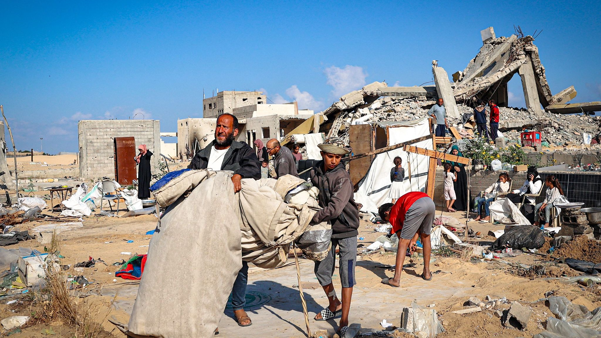 Displaced Palestinians pack their belongings and tents before leaving their homes in Rafah on May 15, 2024, as Israeli forces continue to battle Hamas and bomb locations around the southern Gaza Strip city. /CFP