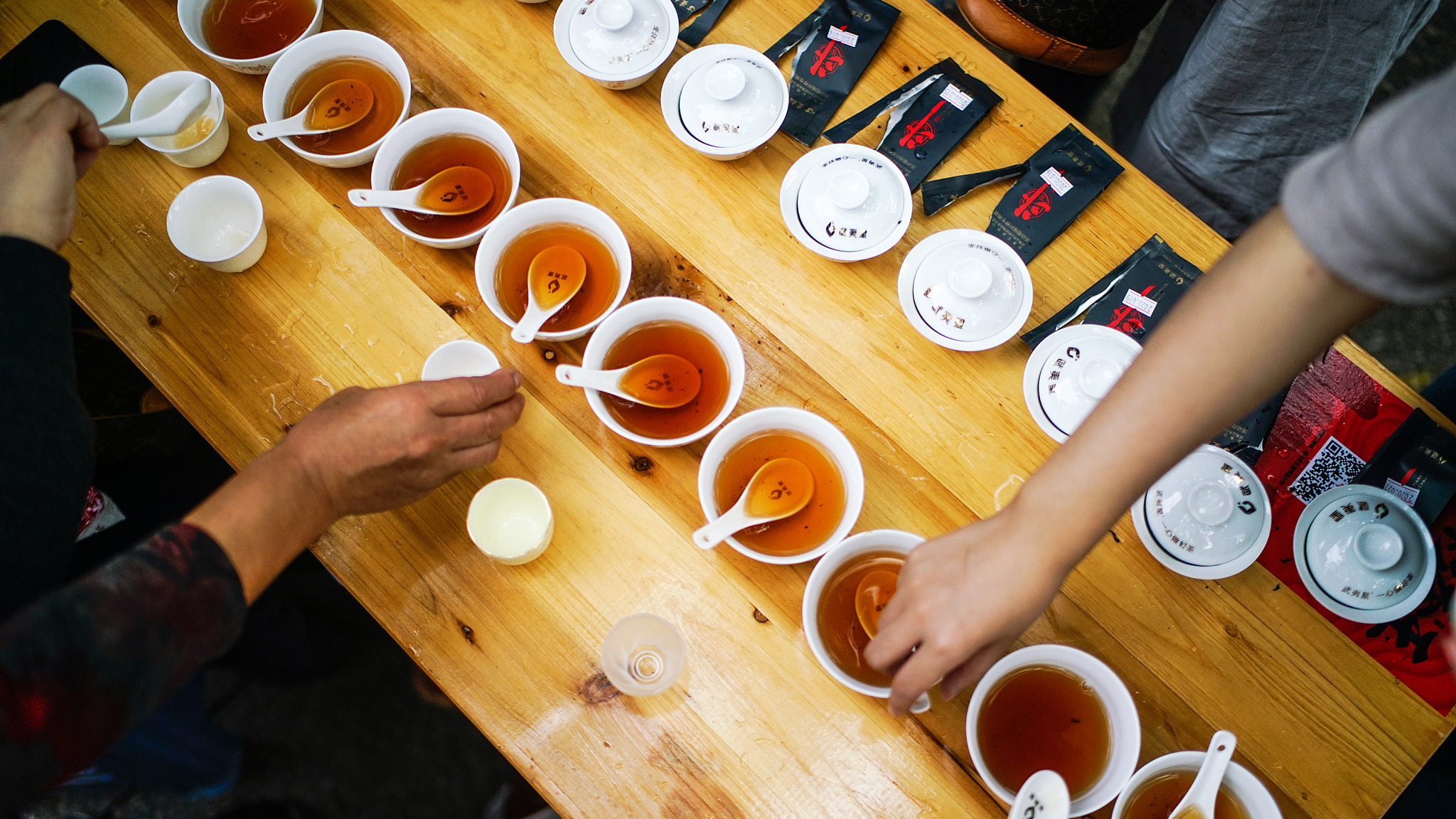 Tea tables are set up with tea cups full of various tea samples during a tea competition in Tianxin Village, Nanping City, Fujian, on November 18, 2020. /CFP