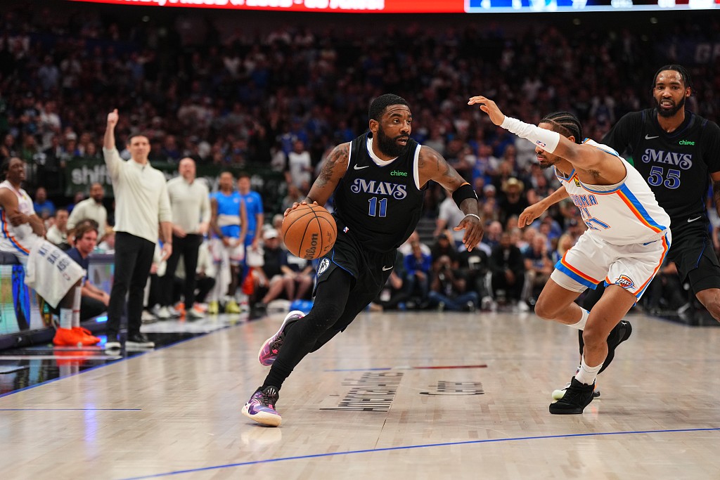 Kyrie Irving (#11) of the Dallas Mavericks penetrates in Game 6 of the NBA Western Conference semifinals against the Oklahoma City Thunder at the American Airlines Center in Dallas, Texas, May 18, 2024. /CFP