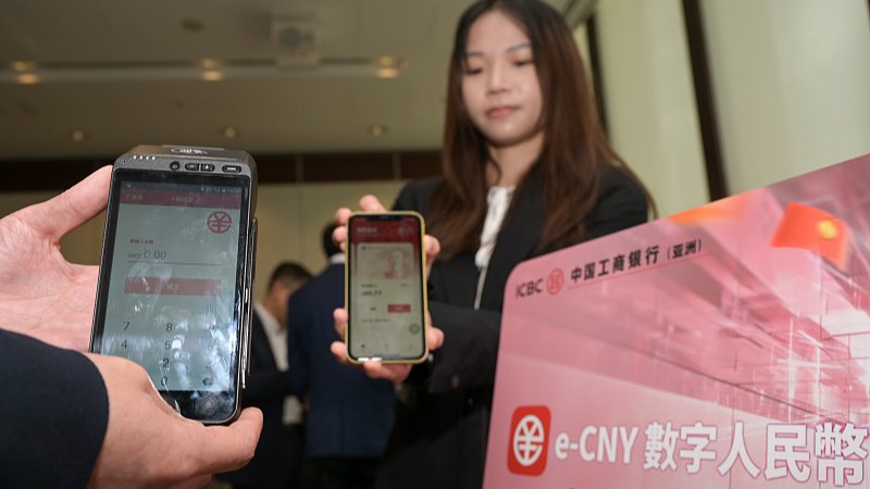 A bank staff shows e-CNY personal digital wallets in Hong Kong, south China, May 17, 2024. /CFP