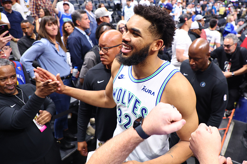 Karl-Anthony Towns (#32) of the Minnesota Timberwolves celebrates after defeating the Denver Nuggets in Game 7 of the NBA Western Conference Second-round Playoffs in Denver, U.S., May 19, 2024. /CFP