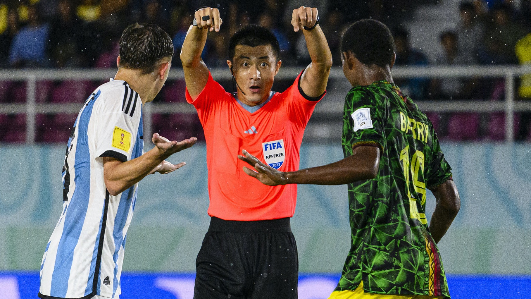 Referee Ming Fu (C) during the FIFA U-17 World Cup third-place final match between Argentina and Mali at Manahan Stadium in Surakarta, Indonesia, December 1, 2023. /CFP