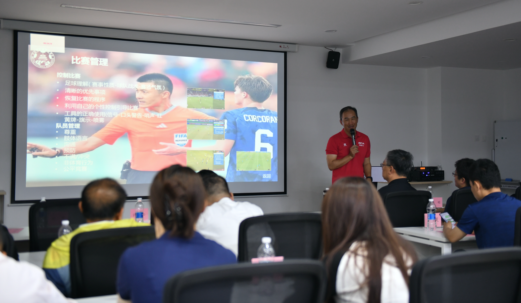 Huang Yejun has played an active role in training Chinese referees and developing refereeing standards. /Beijing Football Association