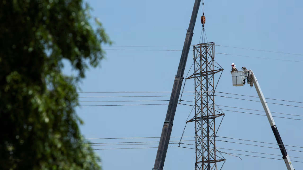 Over 190,000 customers still without power after storms in Texas - CGTN