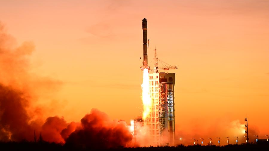 A Long March-2C carrier rocket carrying a test satellite for satellite internet technologies blasts off from the Jiuquan Satellite Launch Center in northwest China, December 30, 2023. /Xinhua