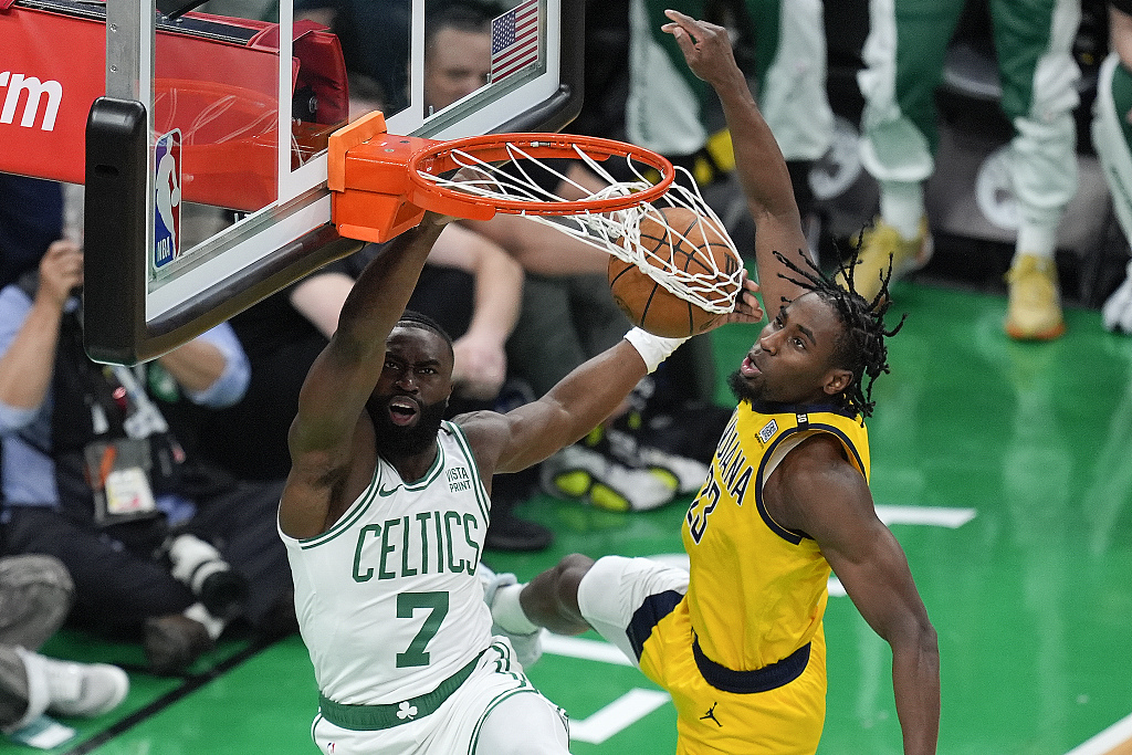 Jaylen Brown (#7) of the Boston Celtics dunks in Game 1 of the NBA Eastern Conference Finals against the Indiana Pacers at TD Garden in Boston, Massachusetts, May 21, 2024. /CFP