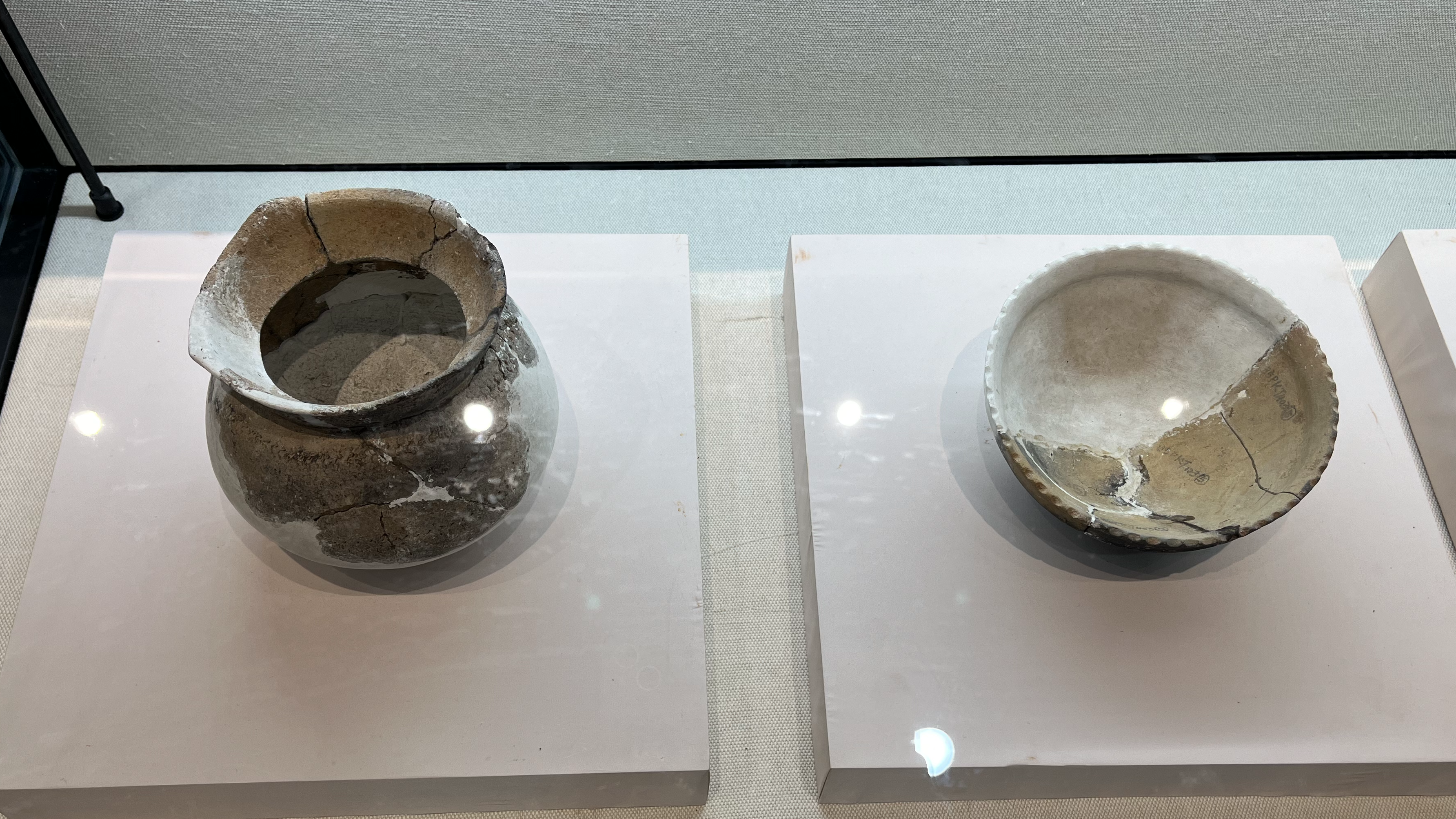 A photo taken on May 21, 2024 shows works of pottery unearthed at the Keqiutou site on display at a museum in Fuzhou, Fujian Province, China. /CGTN
