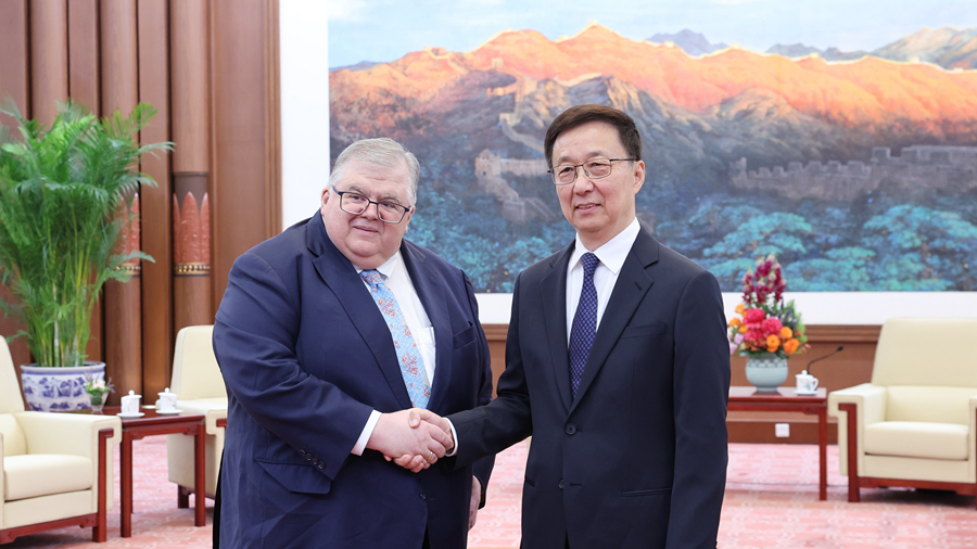 Chinese vice president Han Zheng (R) shakes hands with Agustin Carstens, general manager of the Bank for International Settlements (BIS), in Beijing, China, May 23, 2024. /Xinhua