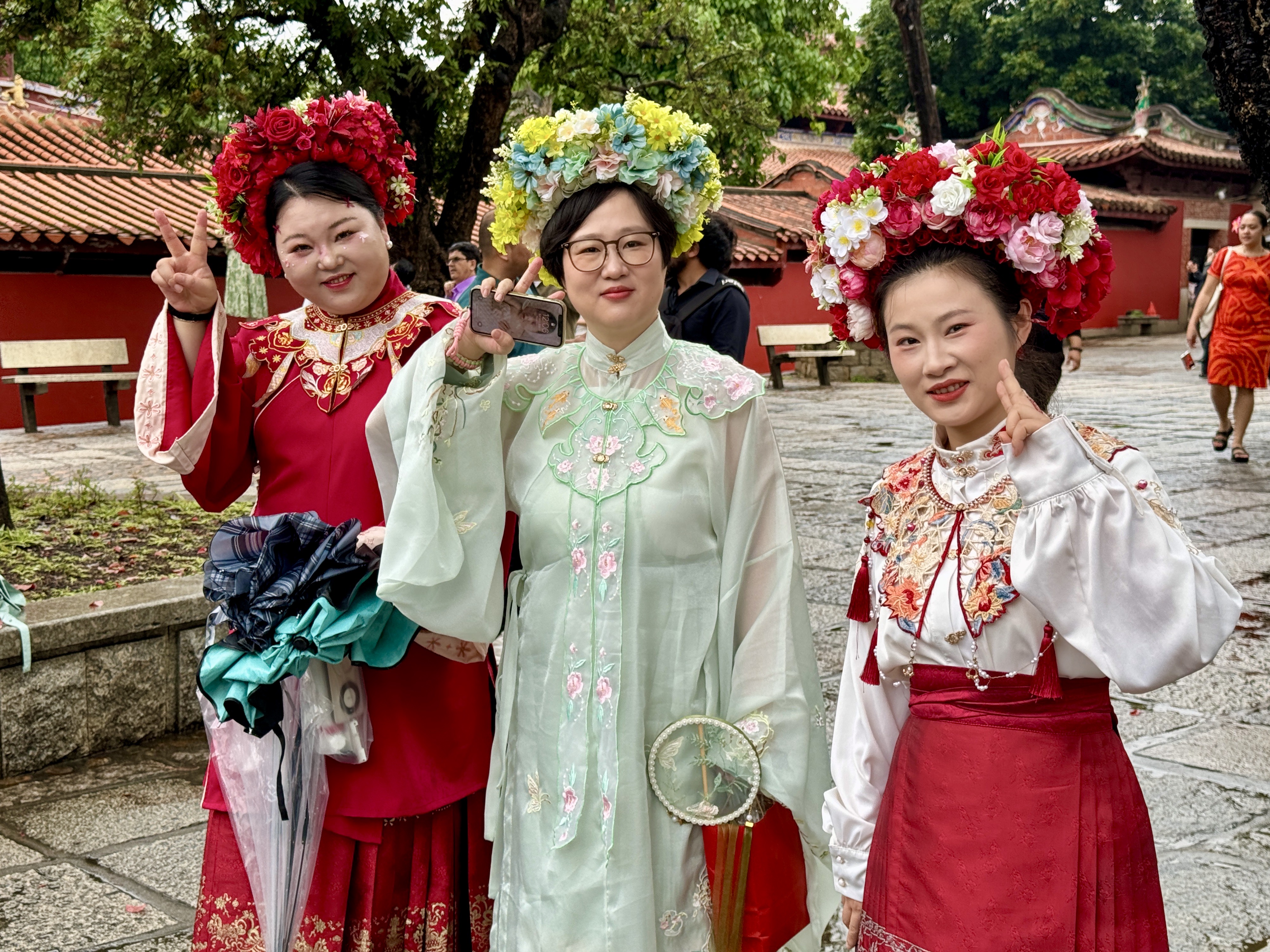 Tourists try on hairpin flowers, a cherished tradition in Quanzhou, Fujian Province on May 23, 2024. /CGTN