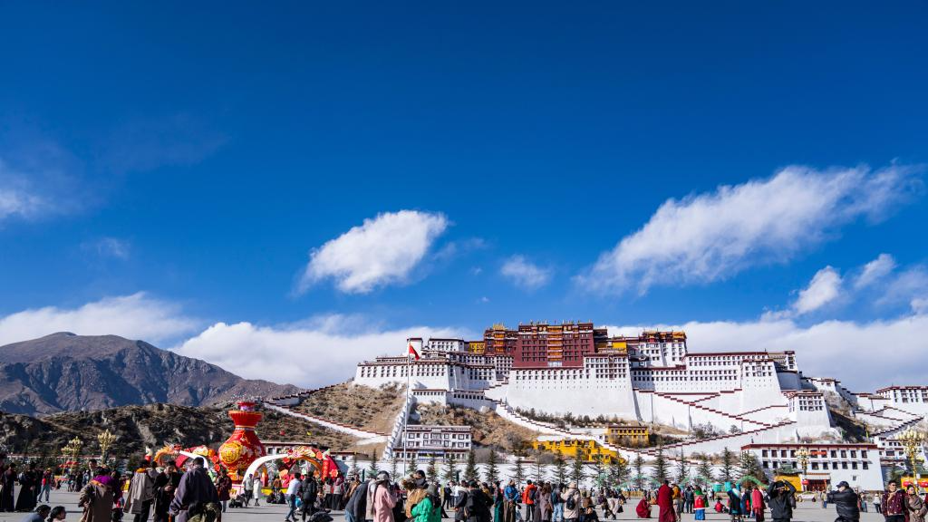People visit the Potala Palace square in Lhasa, southwest China's Xizang Autonomous Region, February 11, 2024. /Xinhua