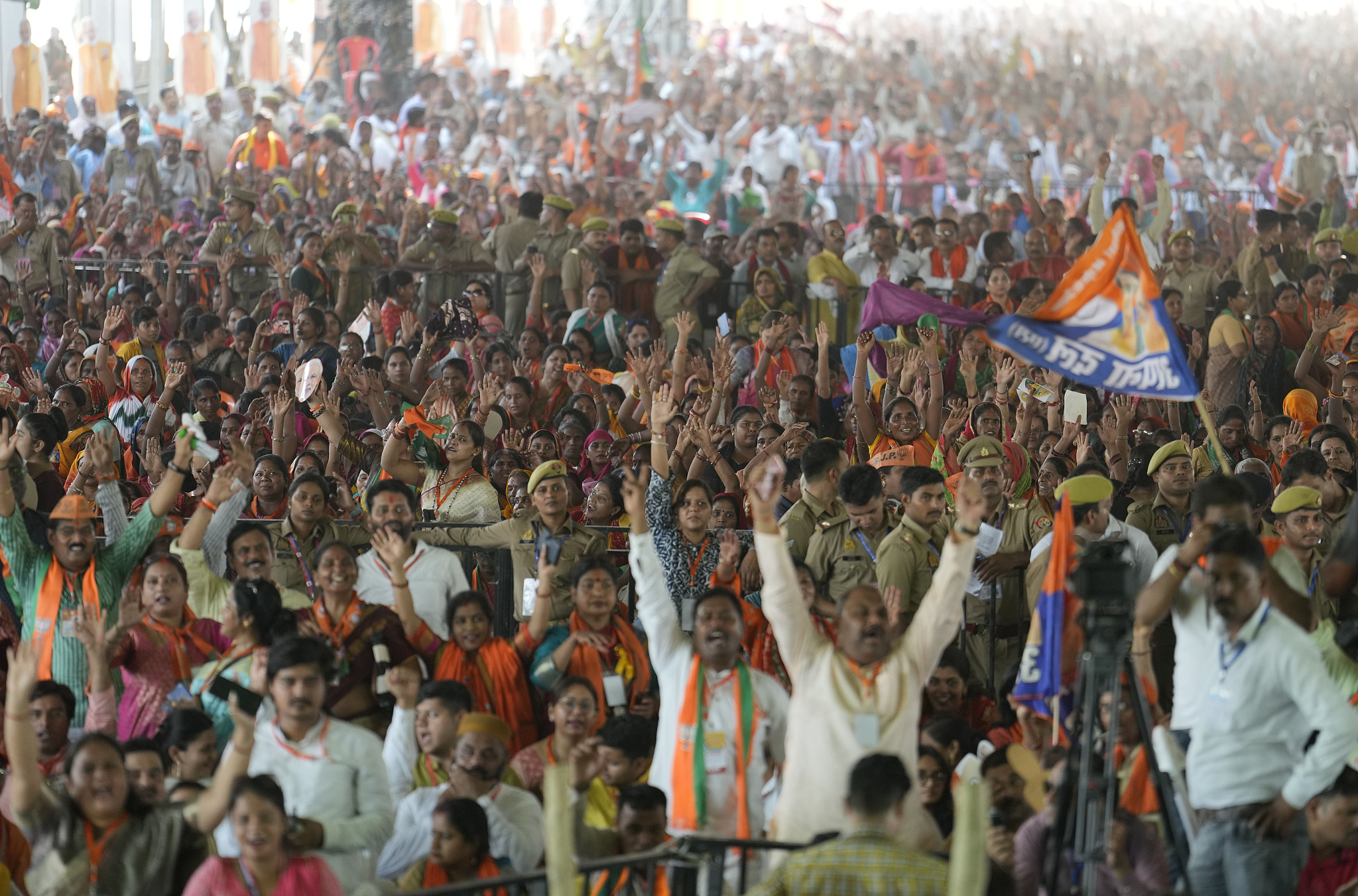 Supporters cheer at an election rally for Indian Prime Minister Narendra Modi, ahead of national elections in Prayagraj, Uttar Pradesh, India, May 21, 2024. /CFP