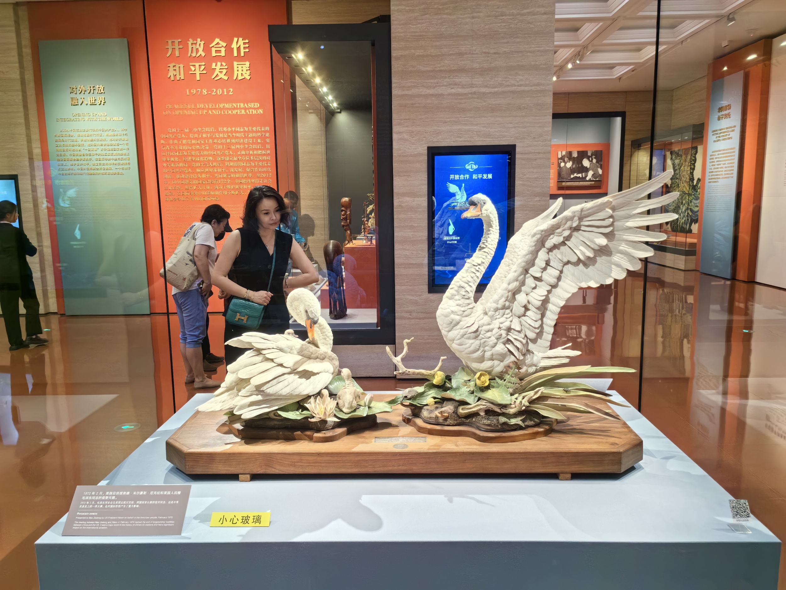 Porcelain swans gifted by former U.S. President Richard Nixon to late Chinese leader Mao Zedong is on display at the Central Gifts and Cultural Relics Management Center in Beijing on May 23, 2024. /CGTN