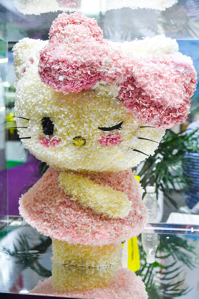 A Hello Kitty shaped flower sculpture is exhibited at the 26th Hortiflorexpo IPM Beijing at the China International Exhibition Center (Shunyi Hall) on May 24, 2024. /CFP