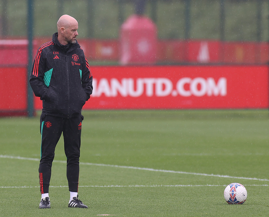 Erik ten Hag, manager of Manchester United, looks on during team practice at Carrington Training Ground in Manchester, England, May 22, 2024. /CFP 