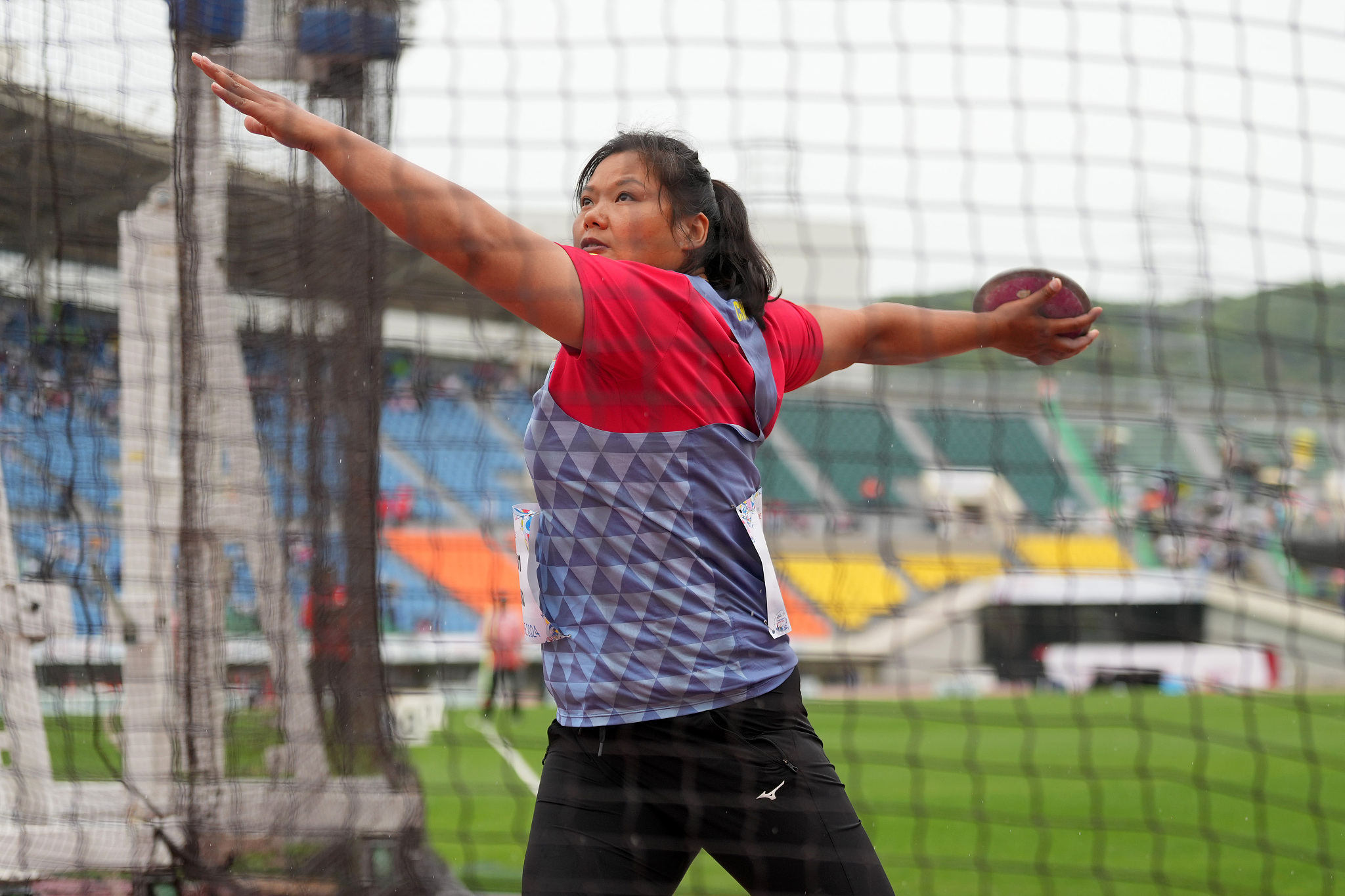 Yao Juan of China competes in the women's discus throw F64 final during the World Para Athletics Championships in Kobe, Japan, May 19, 2024. /CFP