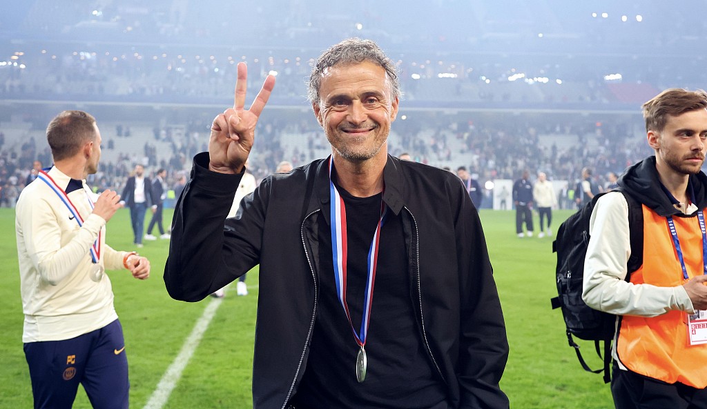 Luis Enrique, manager of Paris Saint-Germain, celebrates after winning the Coupe de France title at the Stade Pierre-Mauroy in Villeneuve-d'Ascq, France, May 25, 2024. /CFP
