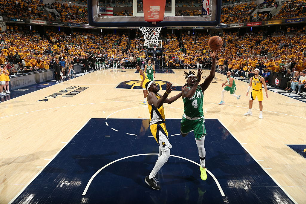 Jrue Holiday (#4) of the Boston Celtics drives toward the rim in Game 3 of the NBA Eastern Conference Finals against the Indiana Pacers at Gainbridge Fieldhouse in Indianapolis, Indiana, May 25, 2024. /CFP