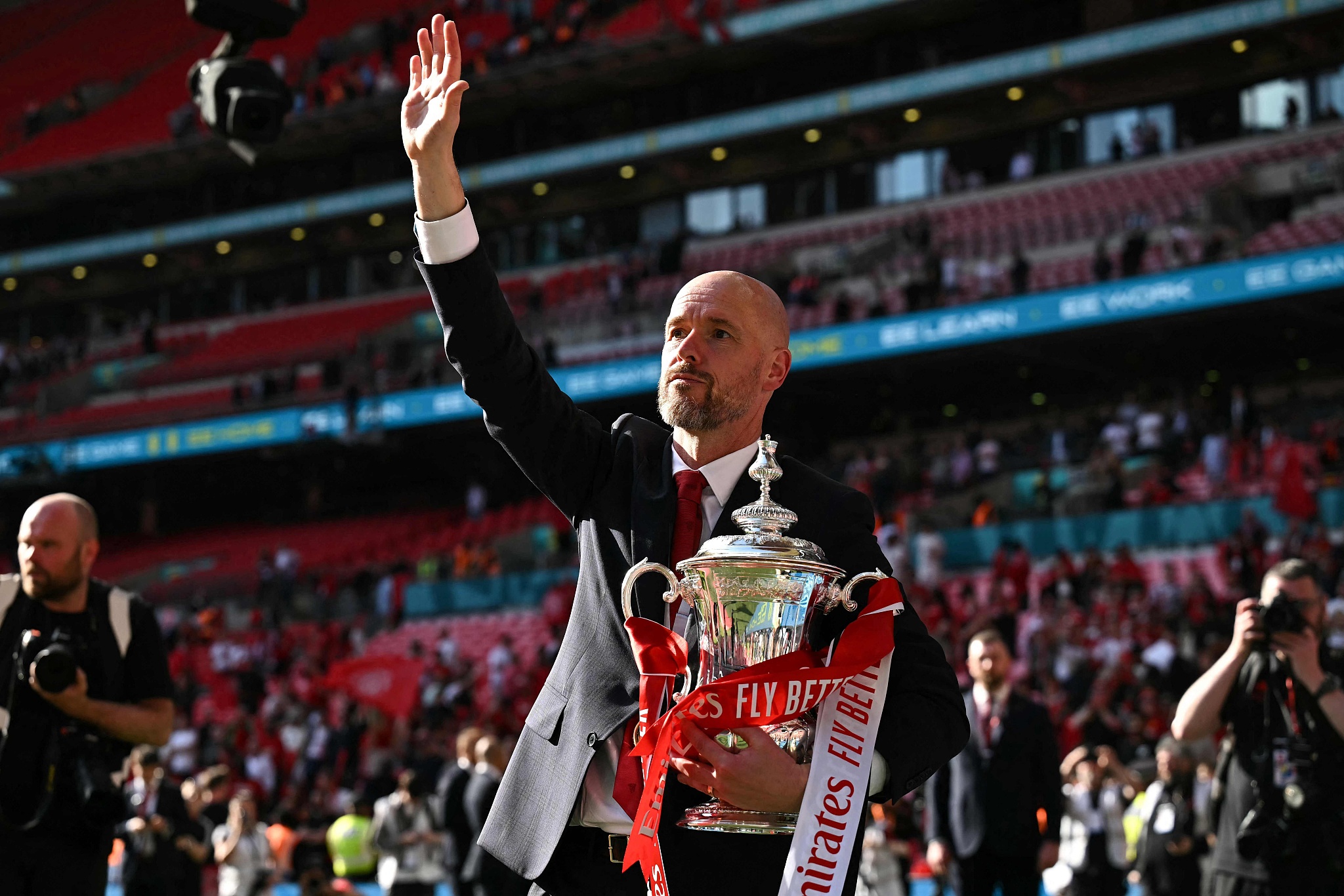 Manchester United manager Erik ten Hag holds the trophy as he waves to the fans at the end of the FA Cup final at Wembley stadium, in London, England, May 25, 2024. /CFP