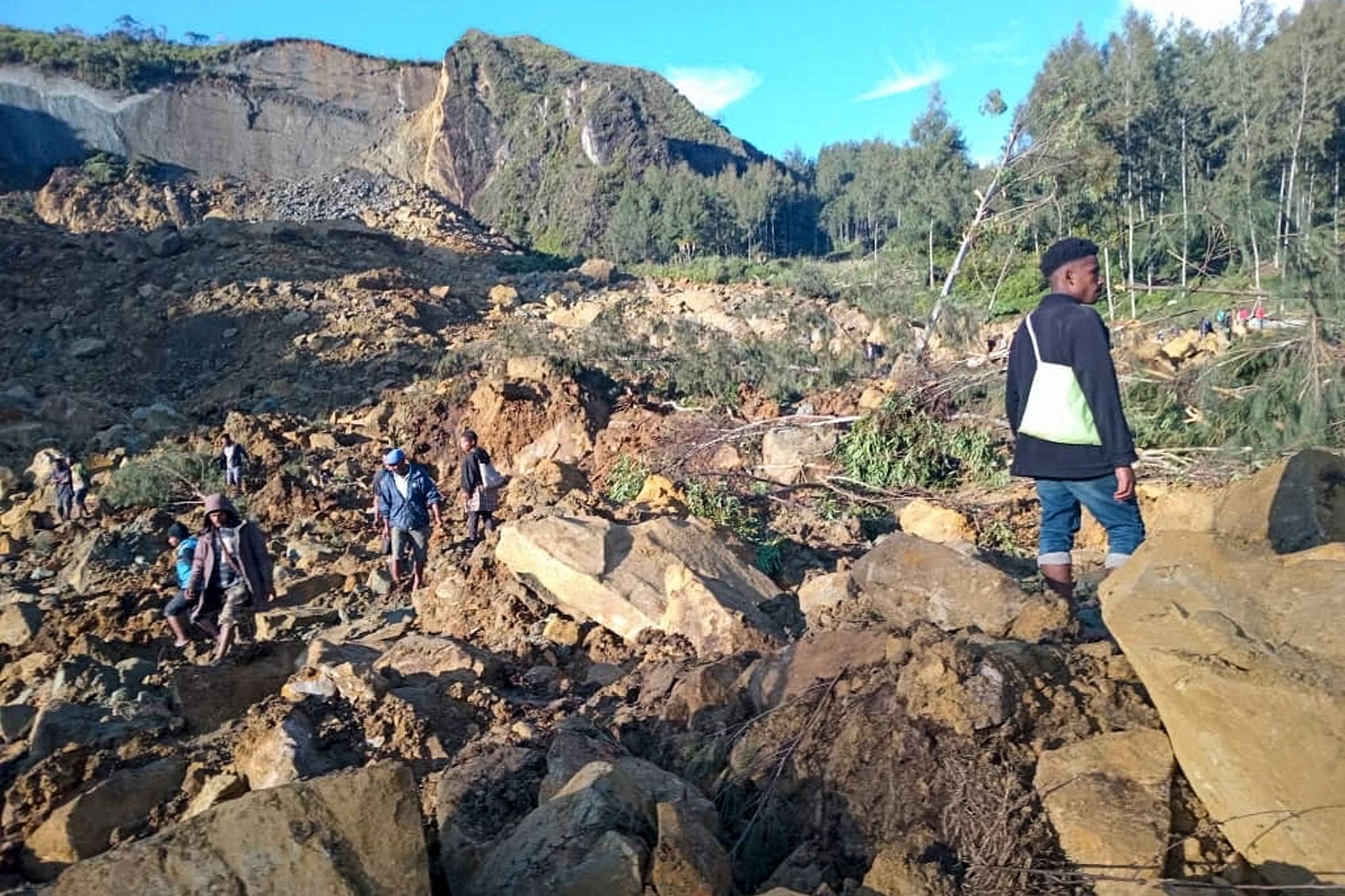 People gather at the site of a landslide in Maip Mulitaka in Papua New Guinea's Enga Province, May 24, 2024. /CFP
