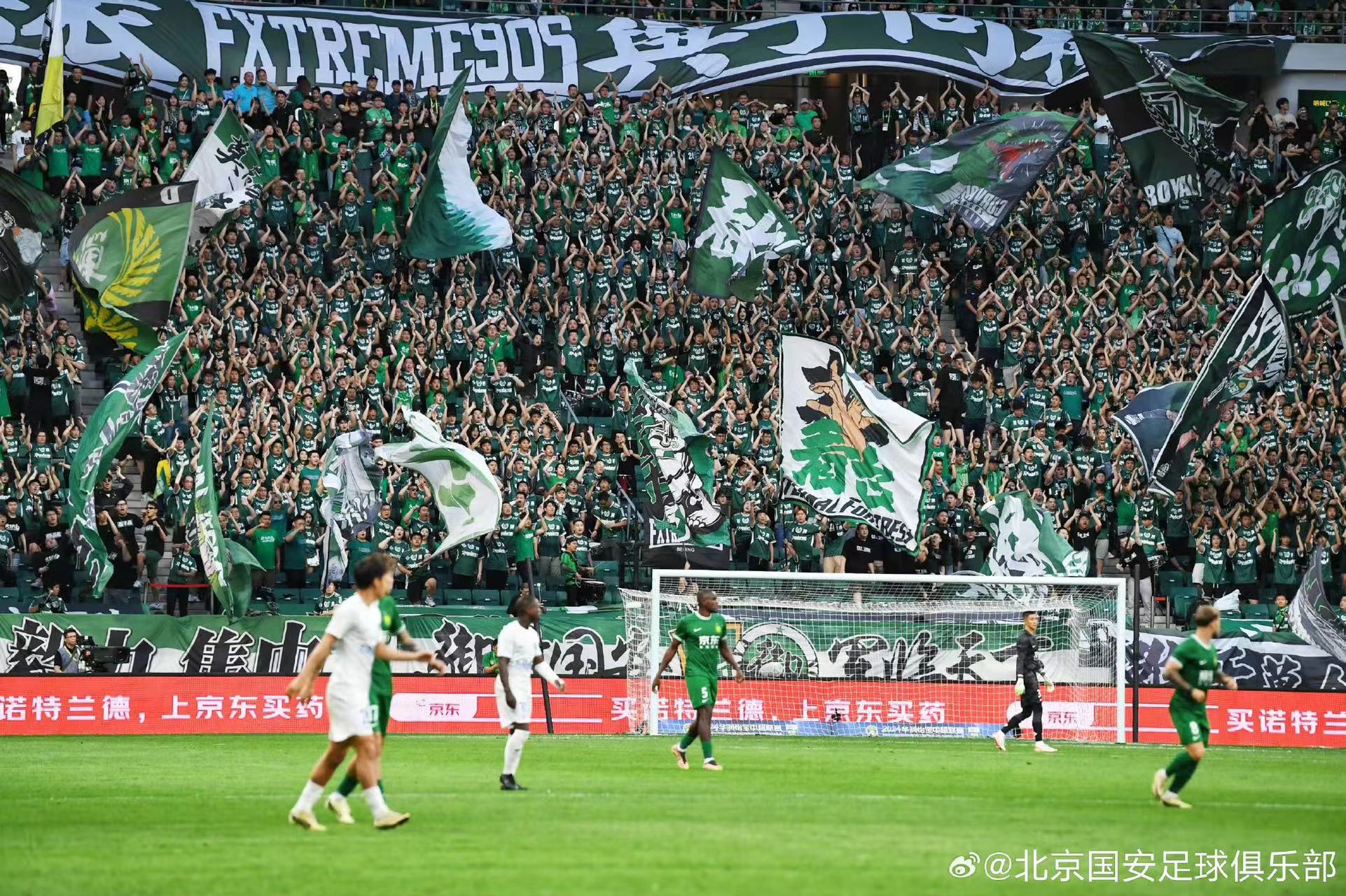 Fans of Beijing Guoan cheer for the team during their CSL match against Nantong Zhiyun at Beijing Workers' Sports Complex in Beijing, China, May 26, 2024. /Beijing Guoan via Weibo