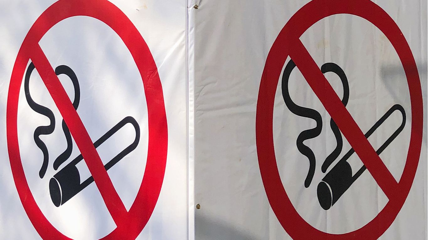 No smoking signs in Beijing, China. /CFP