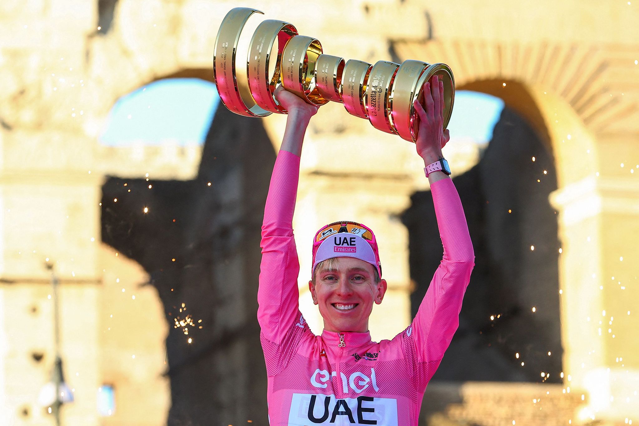 Slovenian rider Tadej Pogacar of UAE Team Emirates, wearing the overall leader's pink jersey, celebrates after winning the 107th Giro d'Italia cycling race in Rome, Italy, May 26, 2024. /CFP