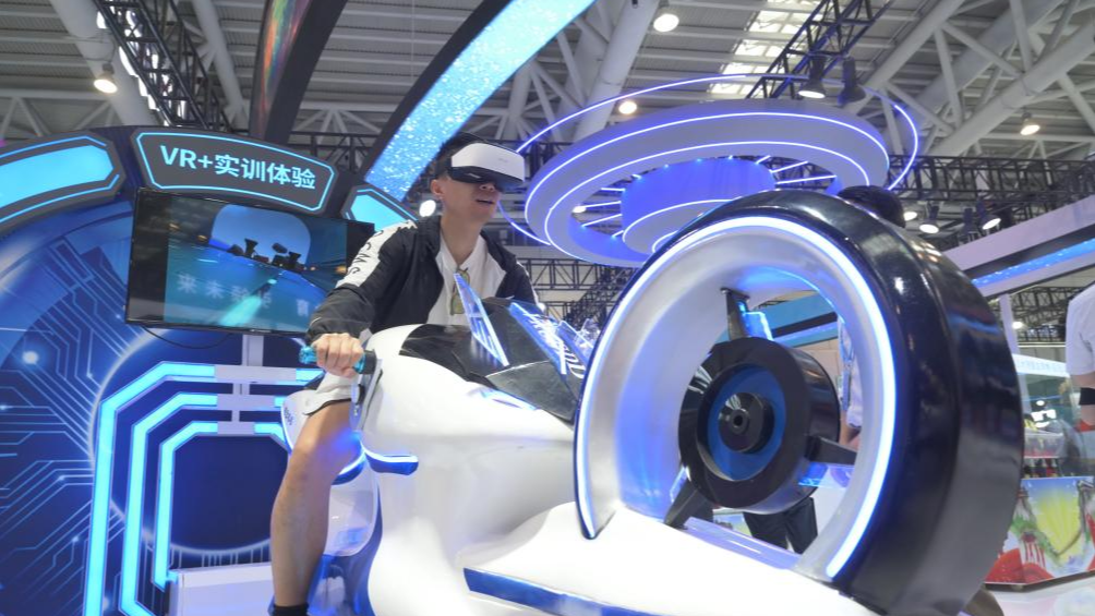 A visitor experiences a motion-sensing VR game at the on-site experience area for the 7th Digital China Summit in Fuzhou City, southeast China's Fujian Province, May 23, 2024. /Xinhua
