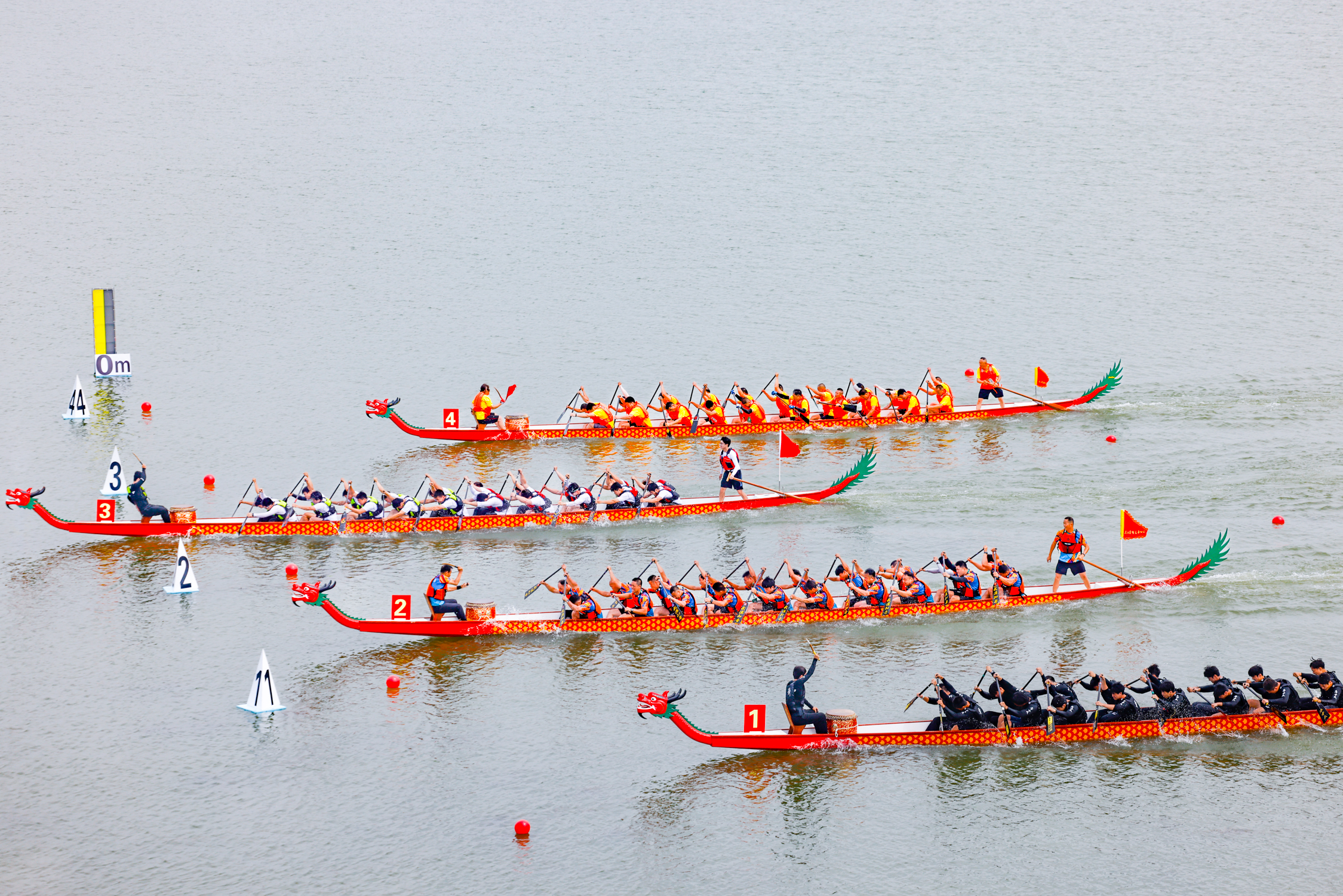 Teams compete during a dragon boat race at Dugonghu National Wetland Park in Wuhan, Hubei Province on May 26, 2024. /IC