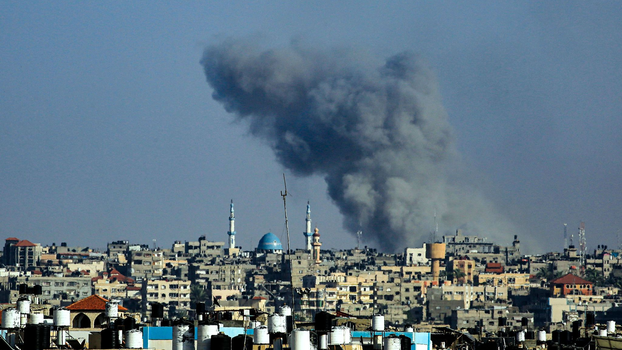 Smoke billows following an Israeli bombardment in Rafah, in the southern Gaza Strip, on May 25, 2024, amid the ongoing conflict between Israel and Hamas. /CFP